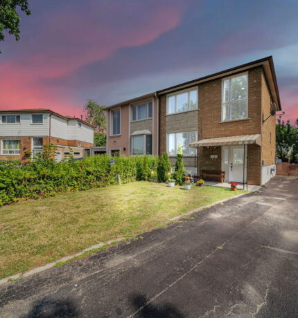 7464 Homeside Gdns, Mississauga, Ontario, L4T 2A7