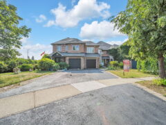 48 James Young Drive, Halton Hills, ON L7G 5S5