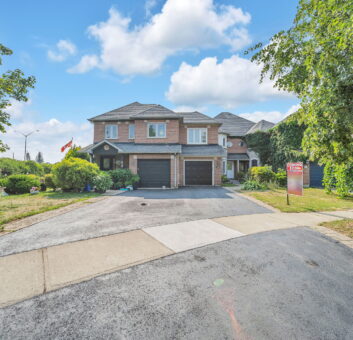 48 James Young Drive, Halton Hills, ON L7G 5S5