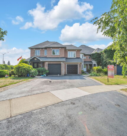 48 James Young Drive, Halton Hills, ON L7G 5S5