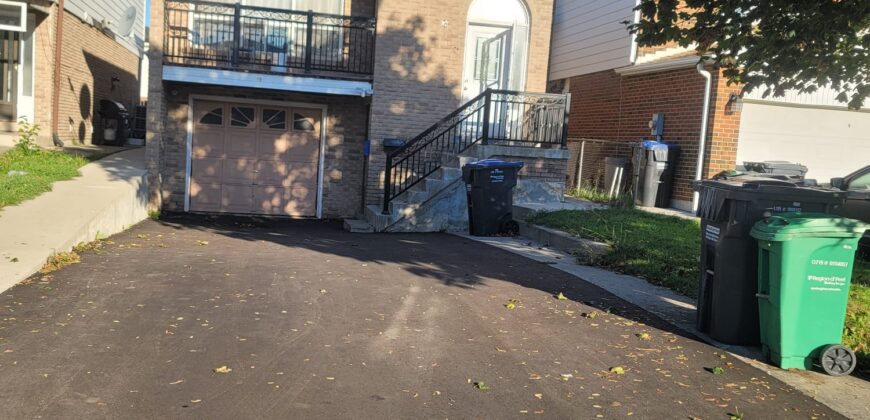10 Pickard Lane, Brampton, Ontario, L6Y 2M5